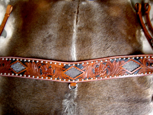 horse-reining-tripping-steer-roping-breast-collar-western-saddle-tack